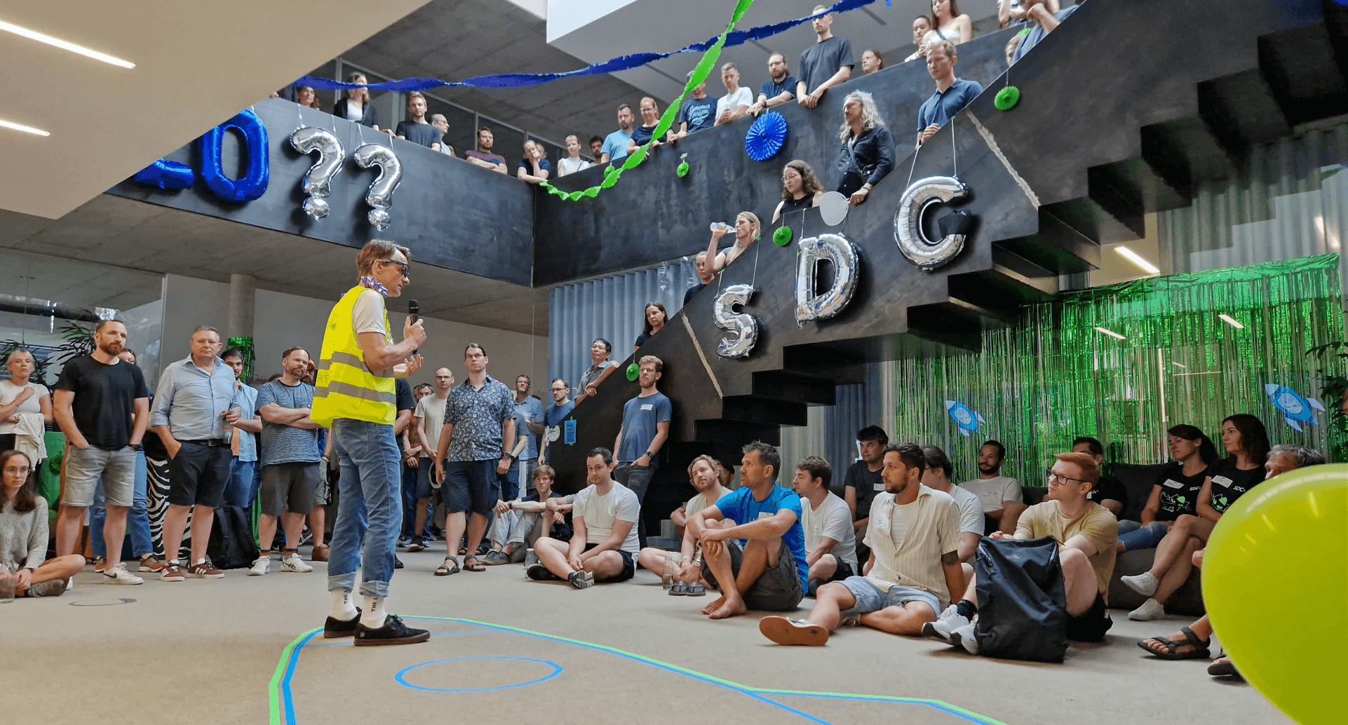SEITENBAU Geschäftsführer Stefan Eichenhofer bei seiner Keynote "work smarter, not harder" auf der SDC
