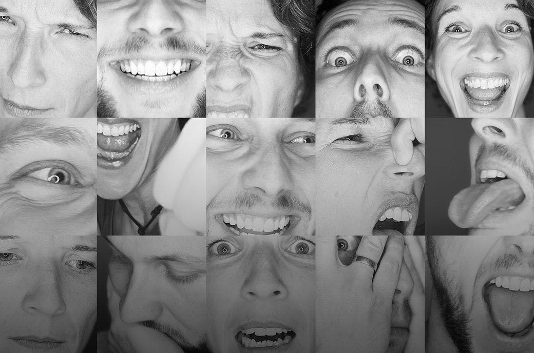 Menschen mit verschiedenen Gesichtsausdrücken, die Emotionen zeigen sollen