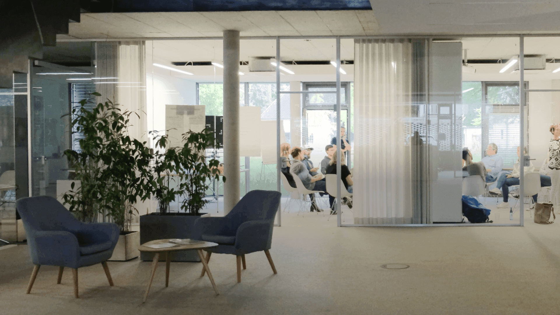 büroräume und mitarbeitende