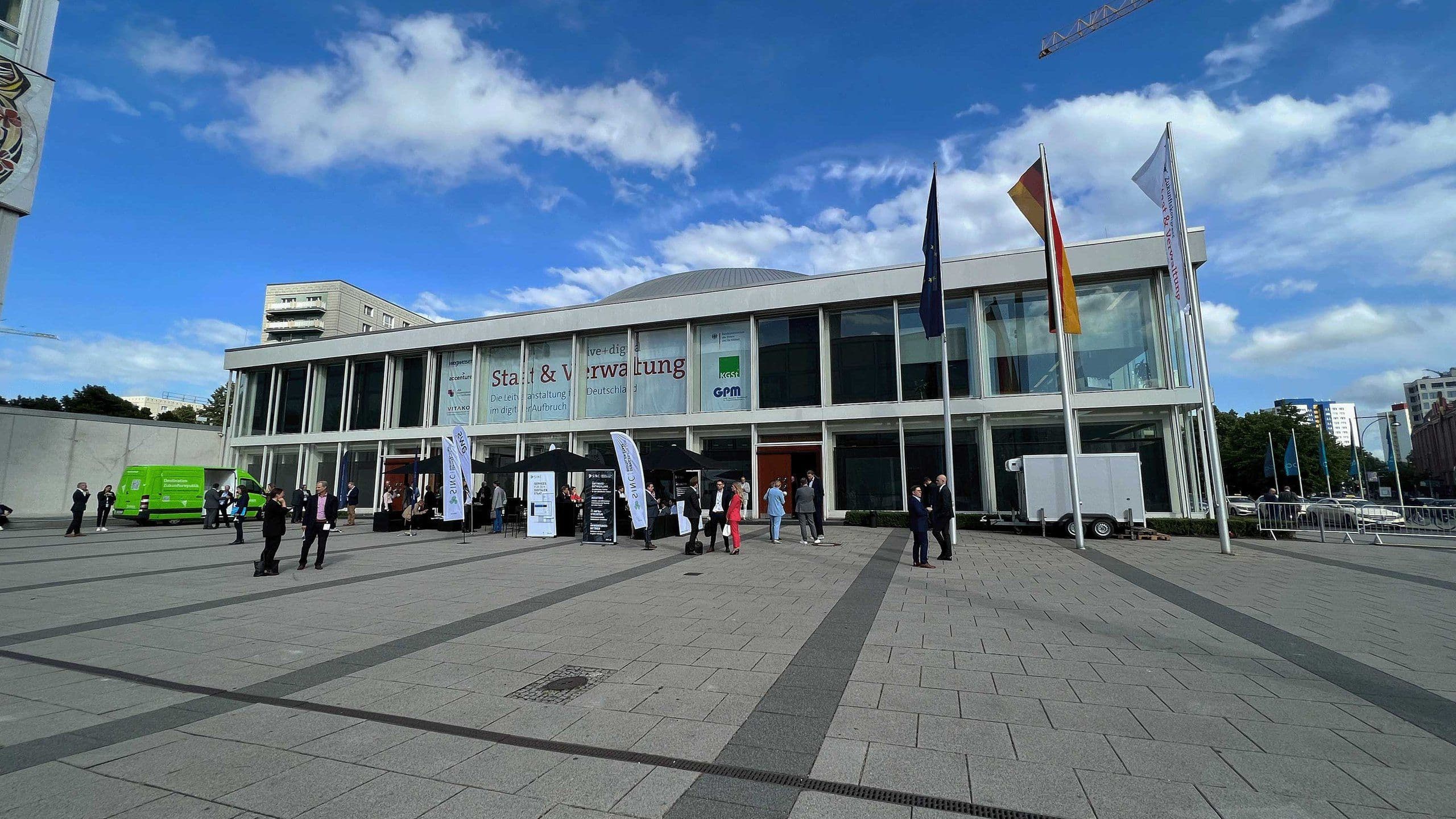 veranstaltungsort mit teilnehmenden