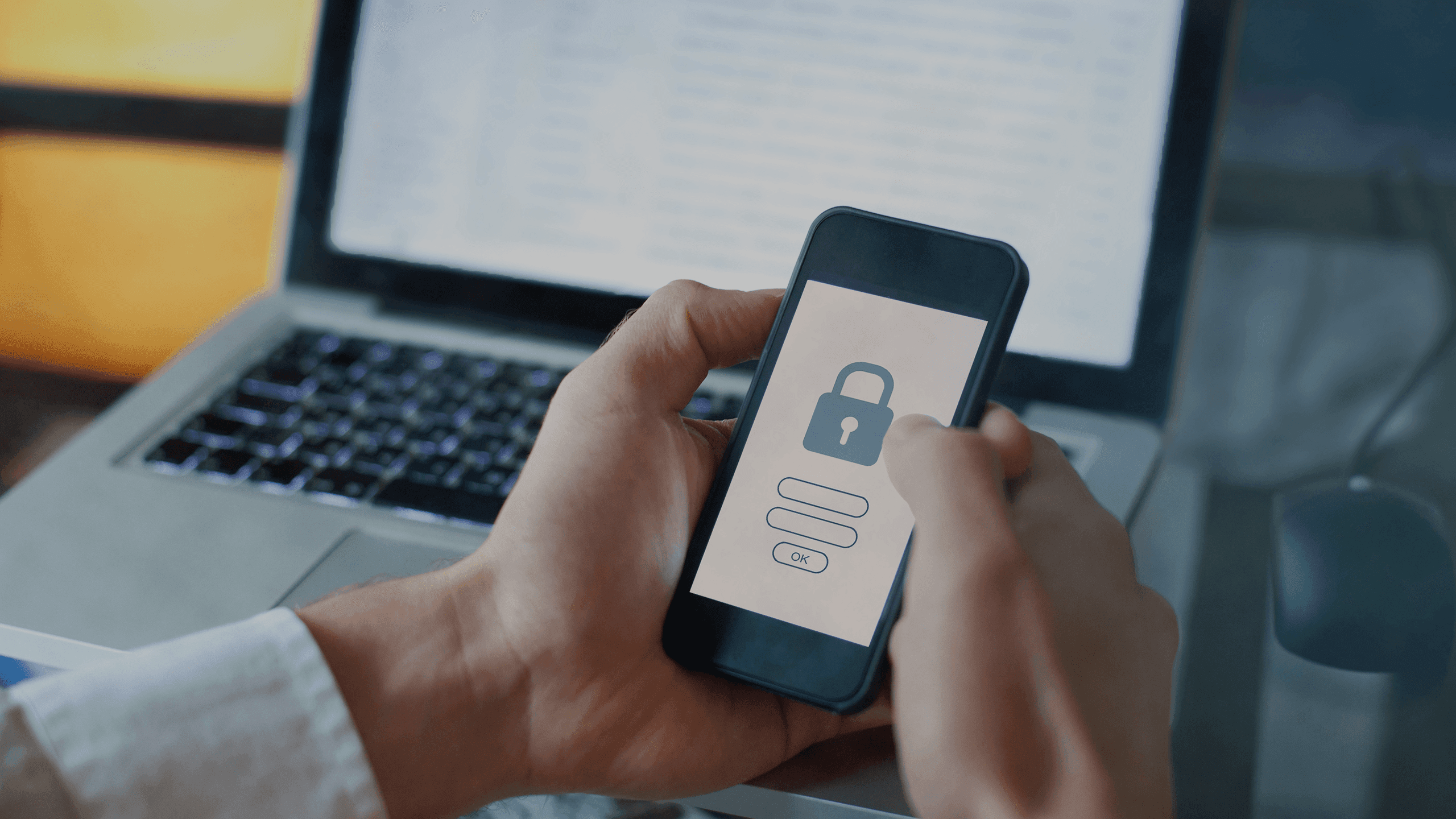 schloss auf dem bildschirm eines telefons