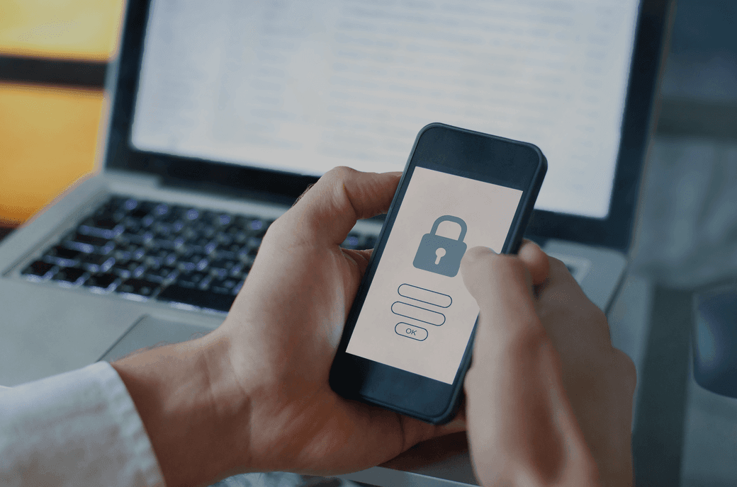 schloss auf dem bildschirm eines telefons