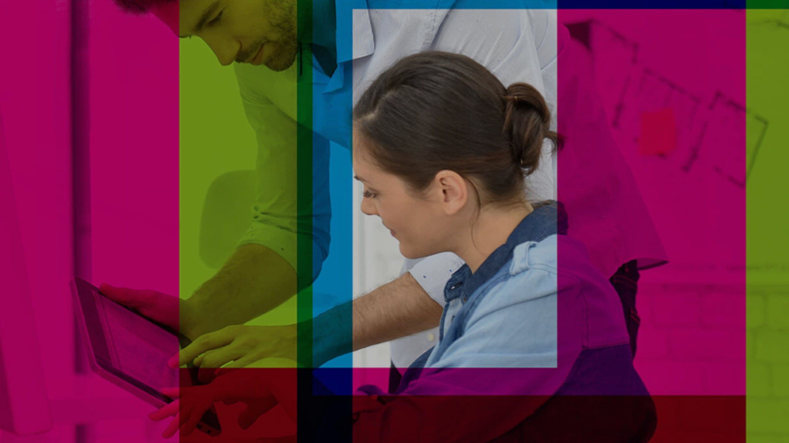 abbildung von zwei personen mit bunten elementen